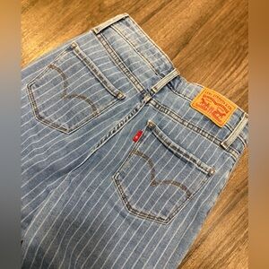 Size 25 Levi’s Skinny’s